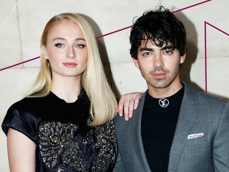 Sophie Turner and Joe Jonas Tied the Knot and Exchanged Ring Pops in ...